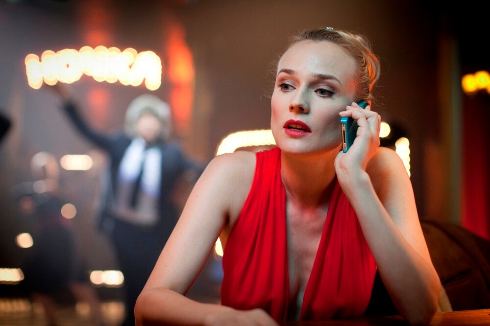 http://ftv01.stbm.it/imgbank/ZOOM/red/fly_me_to_the_moon_diane_kruger_02.jpg